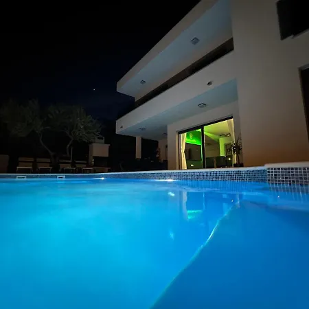 Sunluxvilla ,Heated Pool, Ir Sauna Kastela Exterior photo