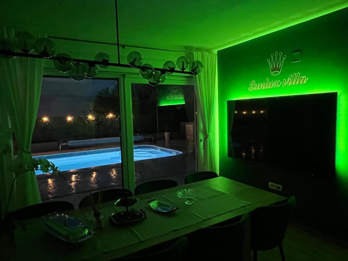 Sunluxvilla ,heated Pool, Ir Sauna Kastela