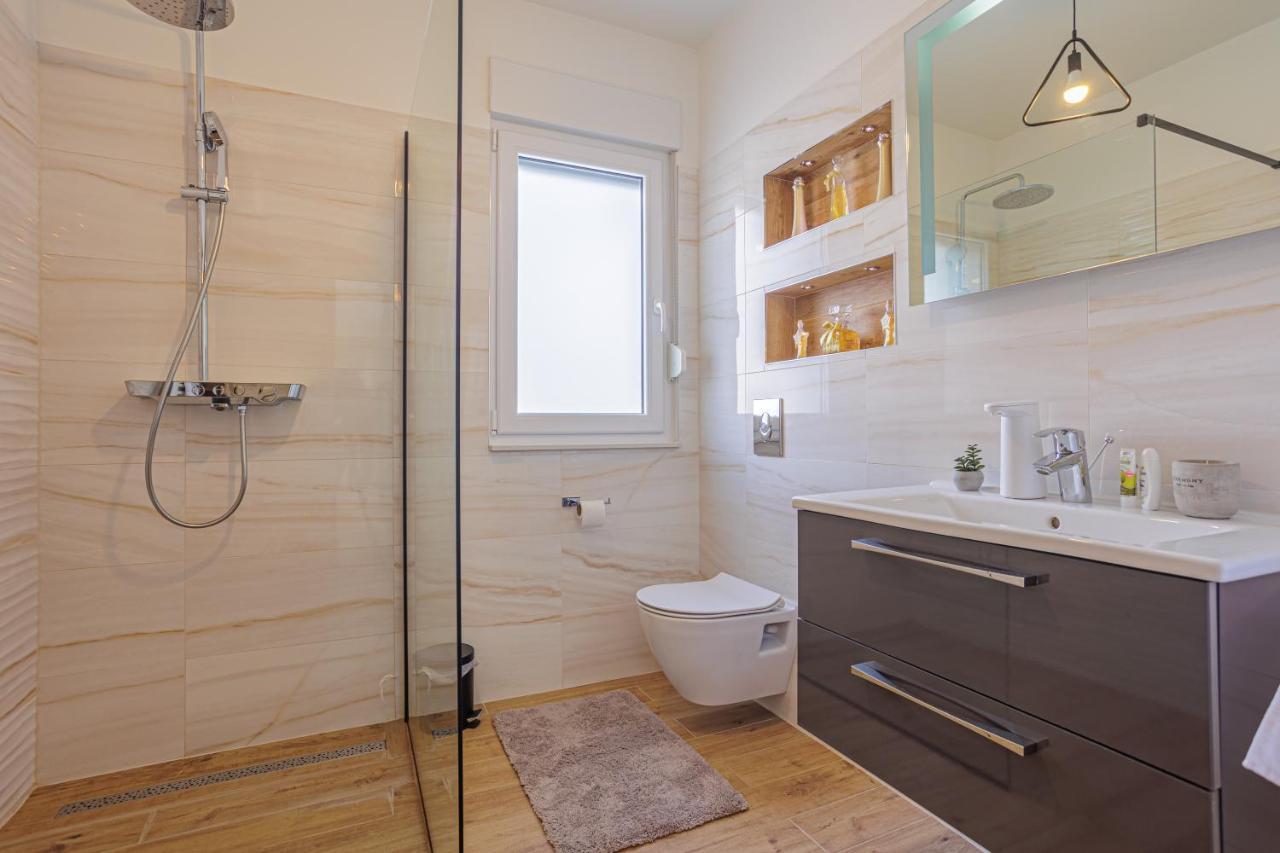 Apartma Sunluxvilla ,heated Pool, Ir Sauna Kastela